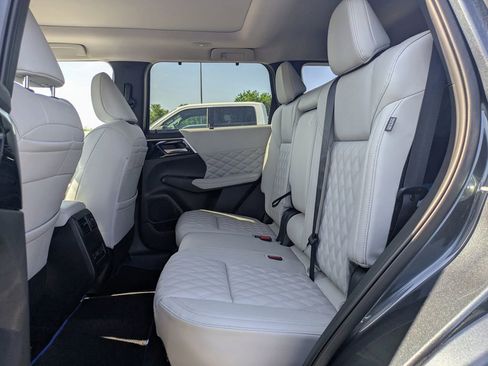 New 2025 Mitsubishi Outlander SEL image 14