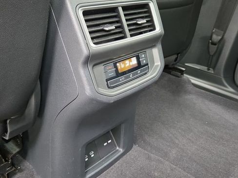 Used 2024 Volkswagen Atlas SE FWD image 16