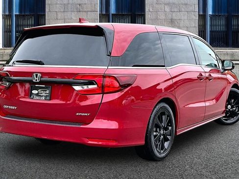 Used 2024 Honda Odyssey Sport image 11