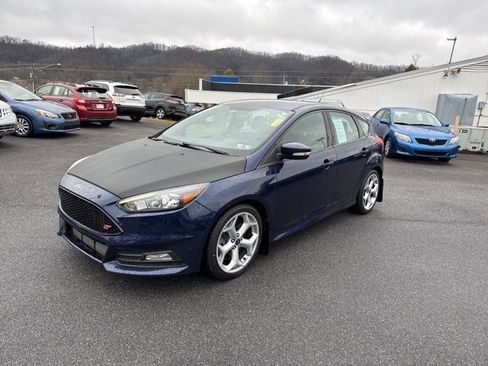 Used 2017 Ford Focus ST image 4