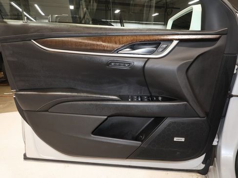 Used 2018 Cadillac XTS Luxury image 22