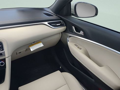 Used 2026 Genesis G70 2.5T image 13