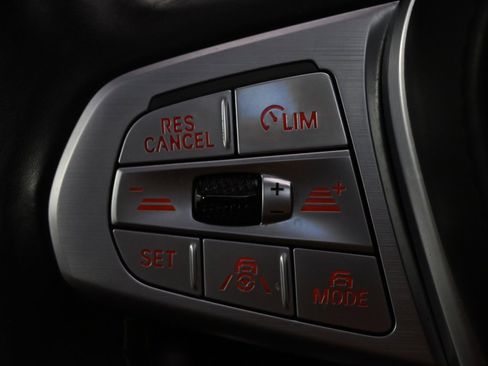 Used 2022 BMW ALPINA B7 xDrive w/ Luxury Rear Seating Package image 31