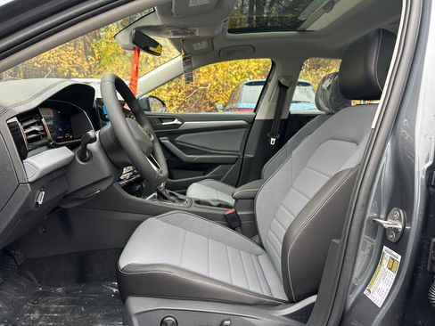 New 2026 Volkswagen Jetta SE image 3