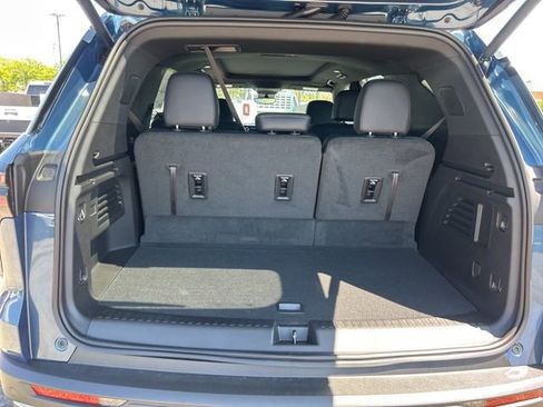 New 2026 Chevrolet Traverse LT w/ Sun and Wheel Package FWD image 31