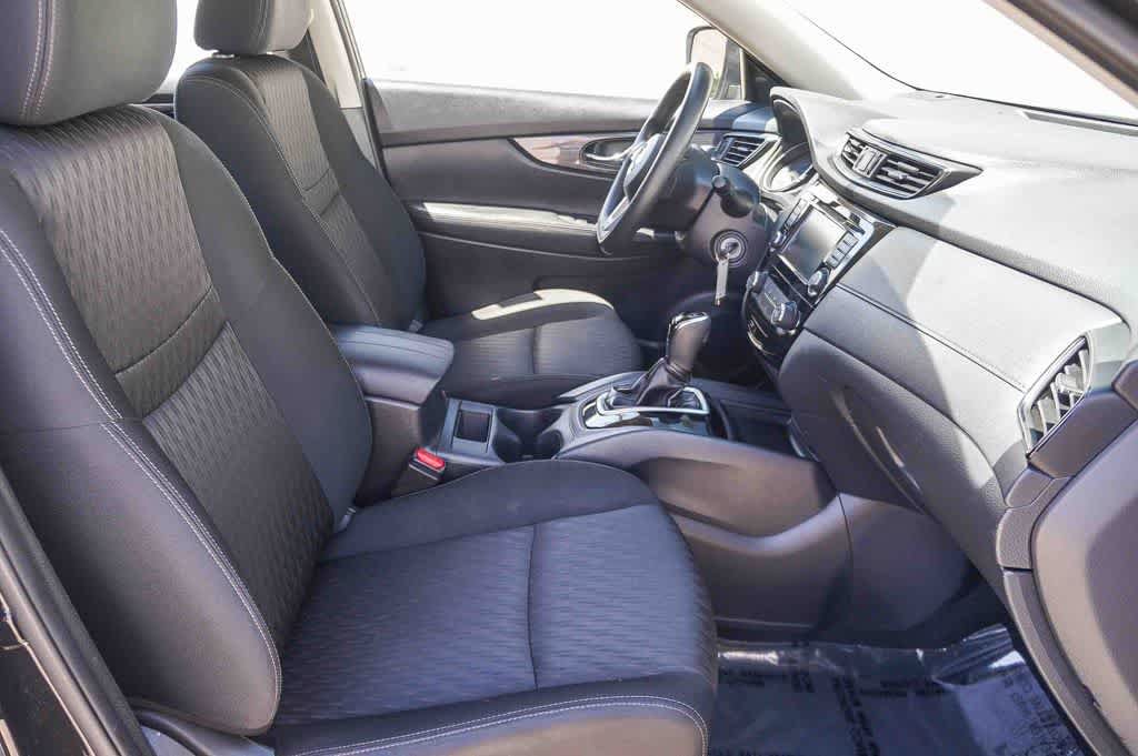 Used 2018 Nissan Rogue S AWD/4WD image 18