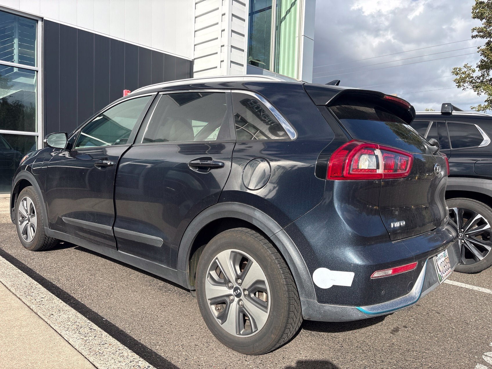 Used 2019 Kia Niro EX Premium w/ Sunroof Package FWD image 2