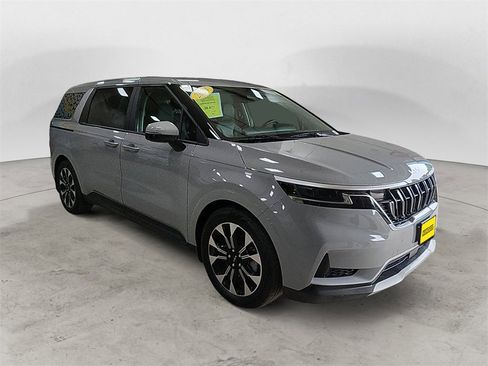 Used 2024 Kia Carnival EX image 7