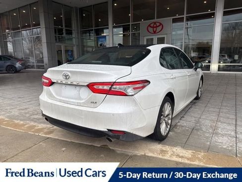 Used 2018 Toyota Camry XLE image 5