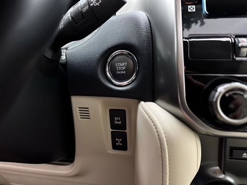 Used 2022 Lexus GX 460 Premium w/ Premium Package image 18