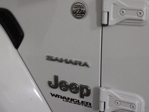 Used 2021 Jeep Wrangler Unlimited Sahara image 40