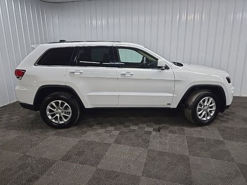 Used 2022 Jeep Grand Cherokee Laredo E image 2