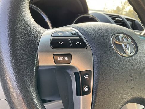 Used 2013 Toyota Highlander Plus AWD/4WD image 25