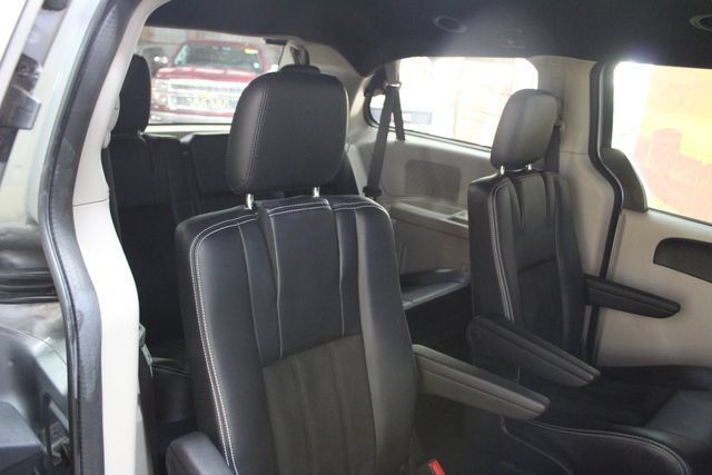 Used 2019 Dodge Grand Caravan SXT FWD image 12