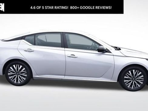 Used 2024 Nissan Altima 2.5 SV image 5