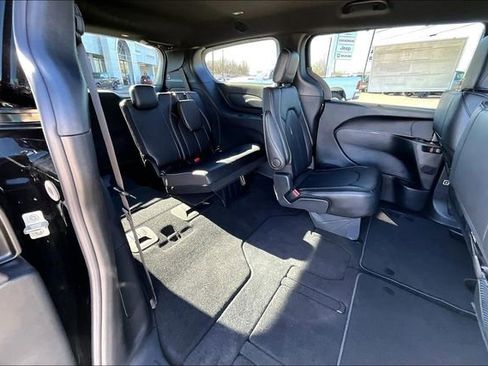 New 2026 Chrysler Pacifica Select image 15