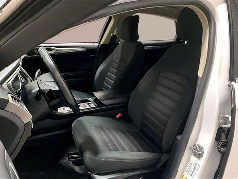 Used 2017 Ford Fusion SE w/ Fusion SE Technology Package image 21