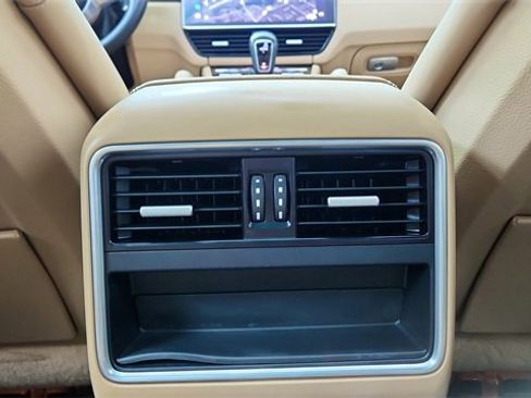 Used 2022 Porsche Cayenne image 51