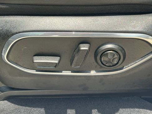 Used 2024 Jeep Wagoneer L Series II w/ Flexible Seating Group AWD/4WD image 29