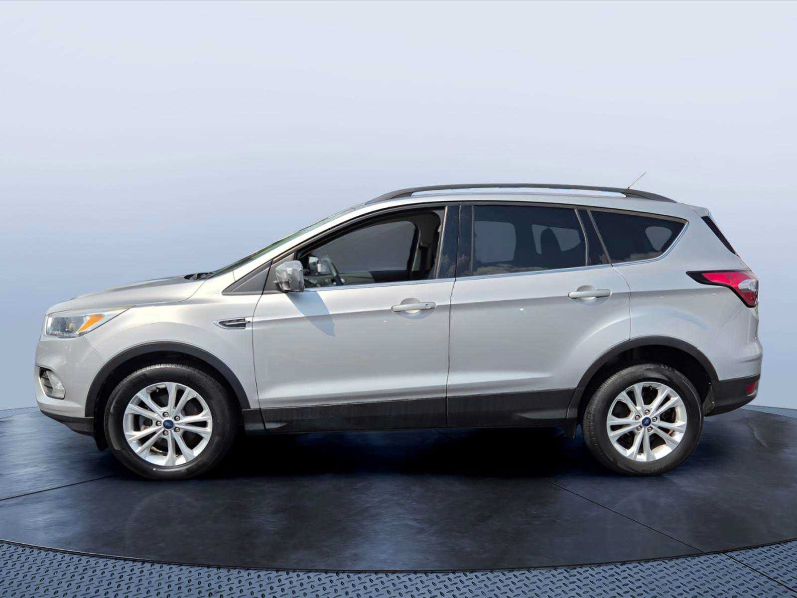 Used 2018 Ford Escape SE FWD image 3