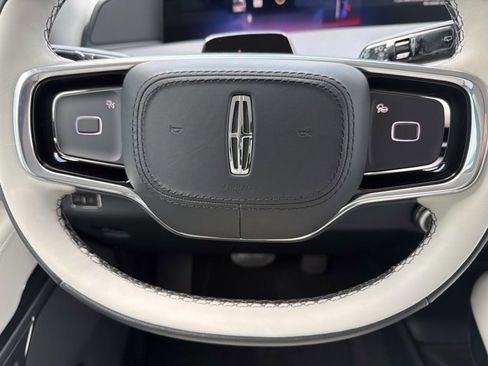 New 2026 Lincoln Navigator Premiere AWD/4WD image 27