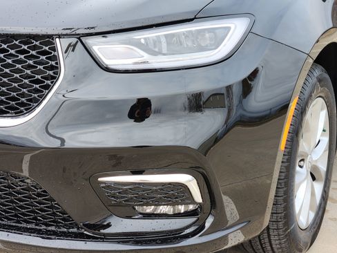 New 2026 Chrysler Pacifica Limited image 6