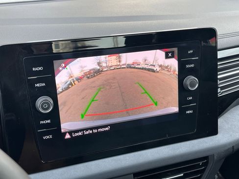 Used 2025 Volkswagen Jetta SE image 17