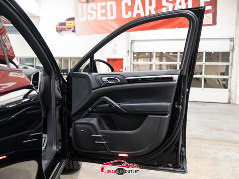 Used 2017 Porsche Cayenne Platinum Edition w/ Premium Package (PJV) image 44