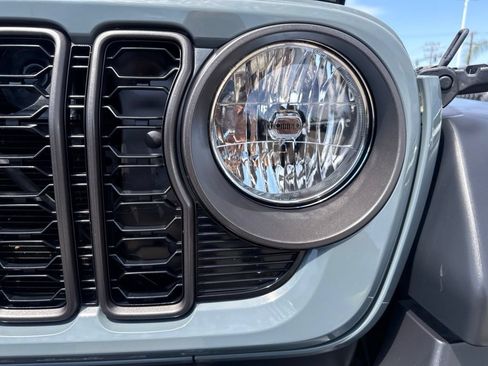 Used 2025 Jeep Wrangler Unlimited Sport AWD/4WD image 11