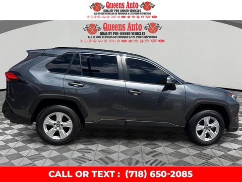 Used 2019 Toyota RAV4 XLE FWD image 8