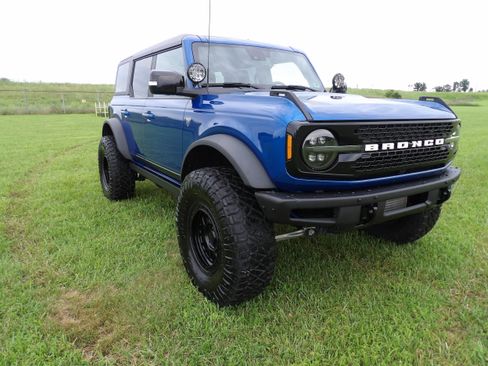 Used 2021 Ford Bronco First Edition AWD/4WD image 2