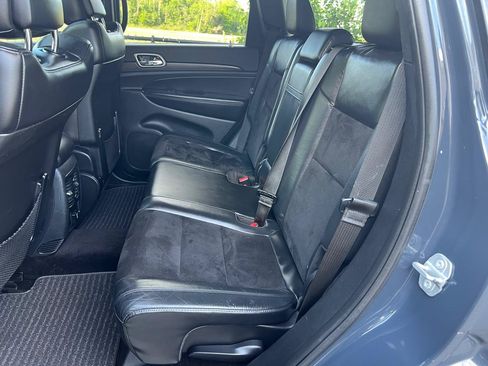 Used 2018 Jeep Grand Cherokee Altitude AWD/4WD image 11