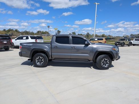 Used 2021 Toyota Tacoma TRD Off-Road w/ Technology Package image 9