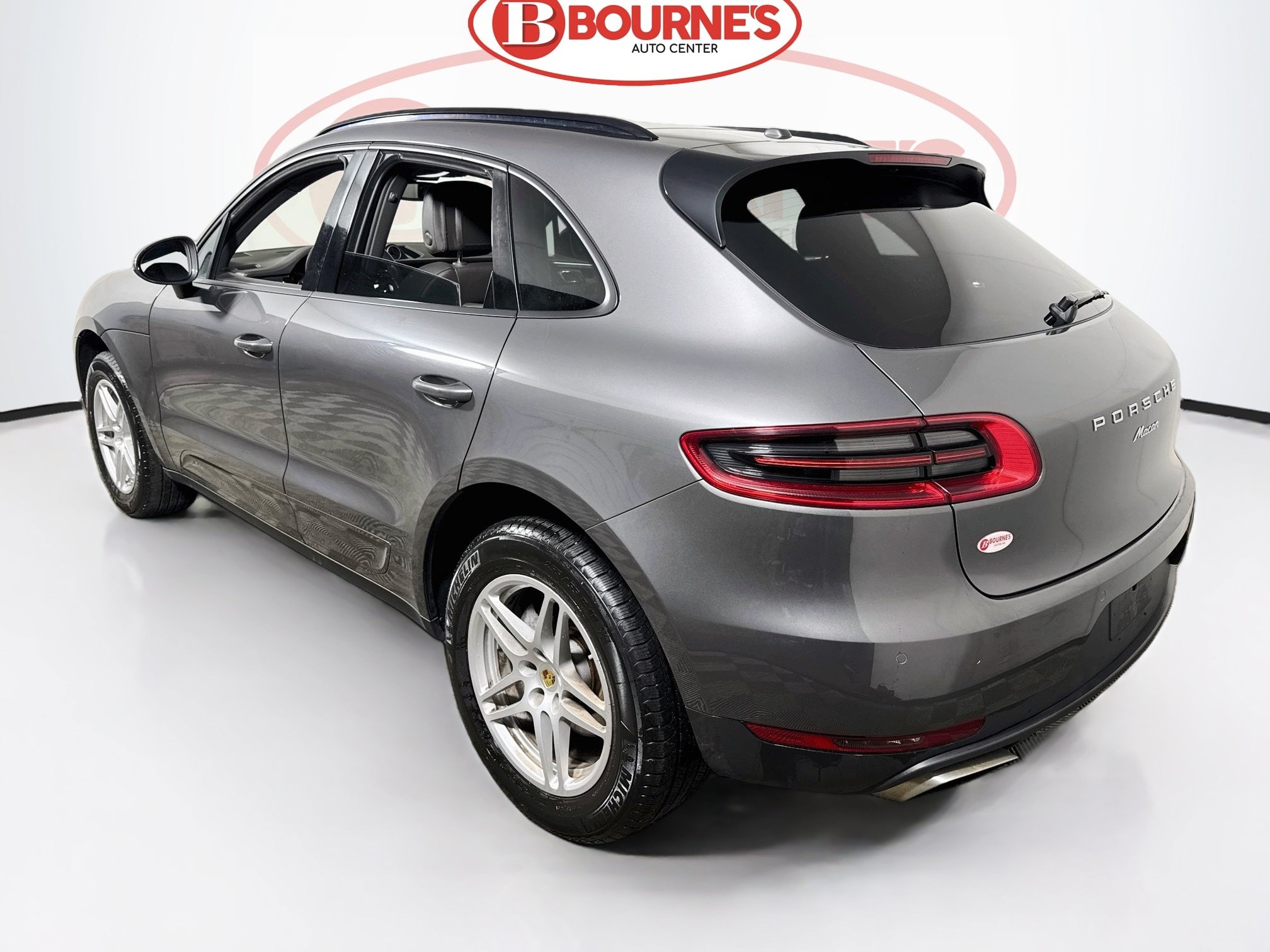 Used 2018 Porsche Macan AWD/4WD image 9