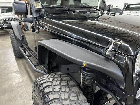Used 2015 Jeep Wrangler Unlimited Rubicon w/ Connectivity Group AWD/4WD image 34