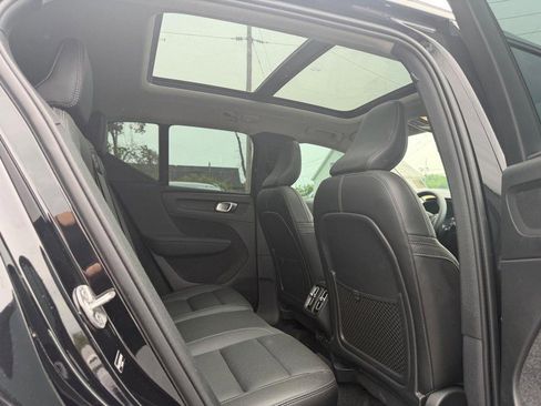 Certified 2025 Volvo XC90 B6 Plus AWD/4WD image 11