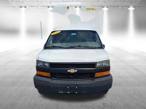 Used 2018 Chevrolet Express 3500 Extended RWD image 12