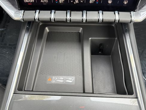 Used 2025 GMC Acadia Elevation image 25