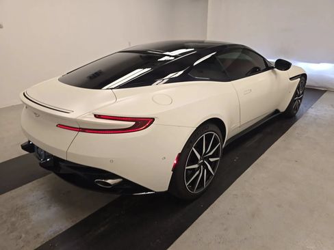 Used 2017 Aston Martin DB11 V12 RWD image 10