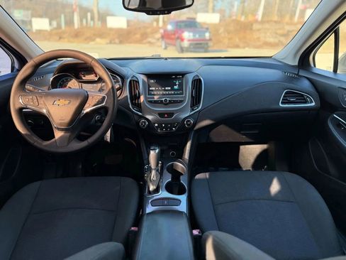 Used 2017 Chevrolet Cruze LT image 22