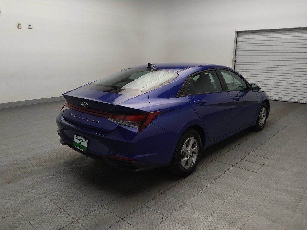 Used 2023 Hyundai Elantra SE FWD image 9