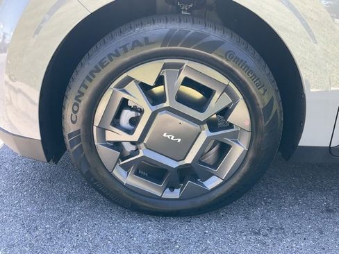 New 2026 Kia Carnival SX image 8