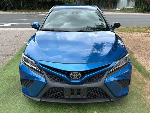 Used 2018 Toyota Camry SE FWD image 2