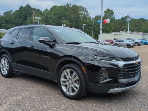Used 2020 Chevrolet Blazer LT w/ Sound & Technology Package FWD image 3