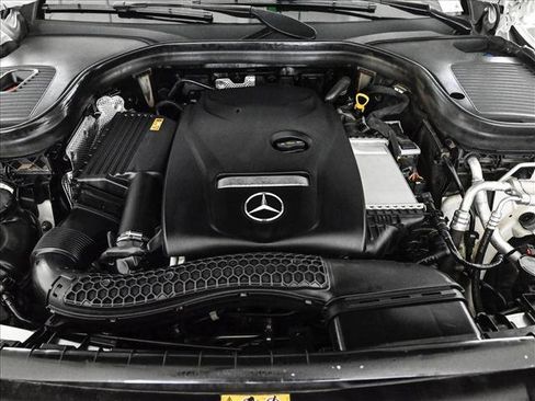 Used 2018 Mercedes-Benz GLC 300 4MATIC image 25