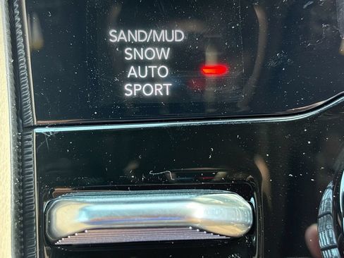 New 2026 Jeep Grand Cherokee Limited w/ Luxury Tech Group II AWD/4WD image 39