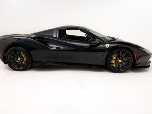 Certified 2022 Ferrari F8 Tributo RWD image 25