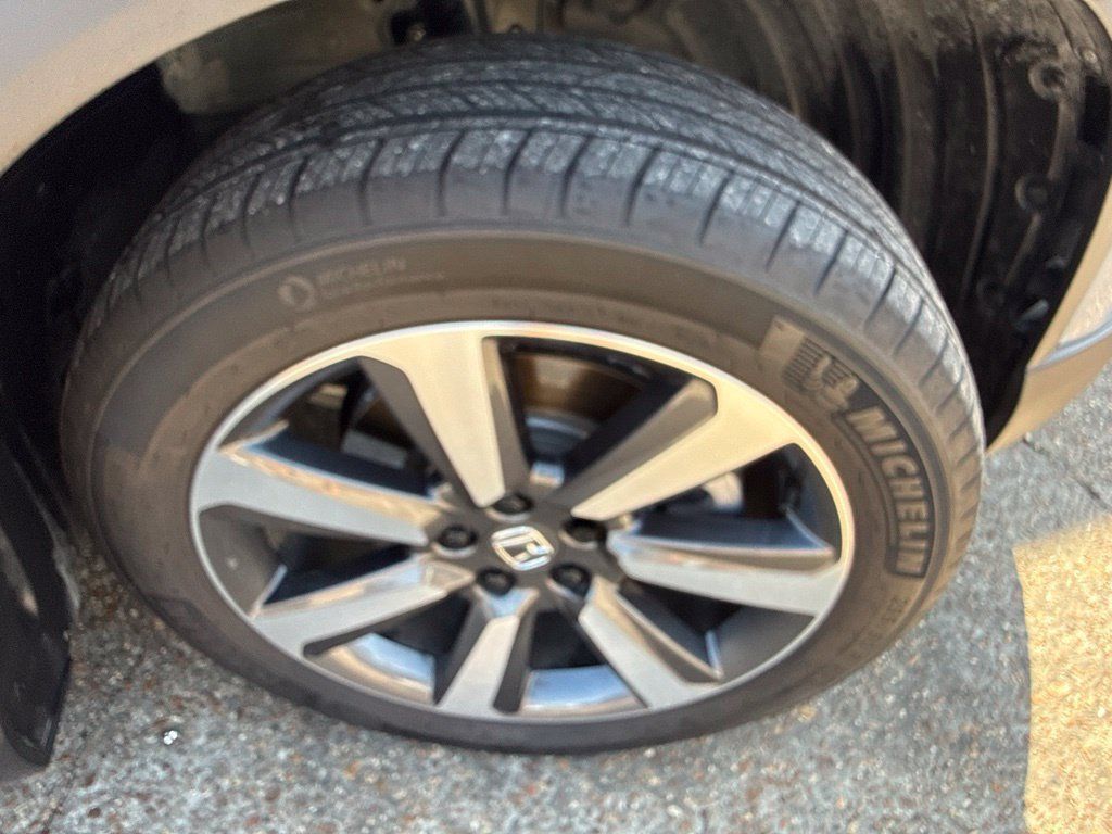 Used 2025 Honda Pilot Touring image 28