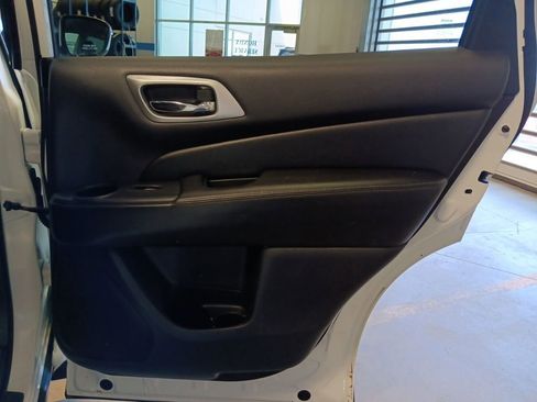 Used 2018 Nissan Pathfinder S AWD/4WD image 33