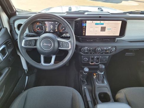 Certified 2025 Jeep Wrangler Unlimited Sahara AWD/4WD image 7